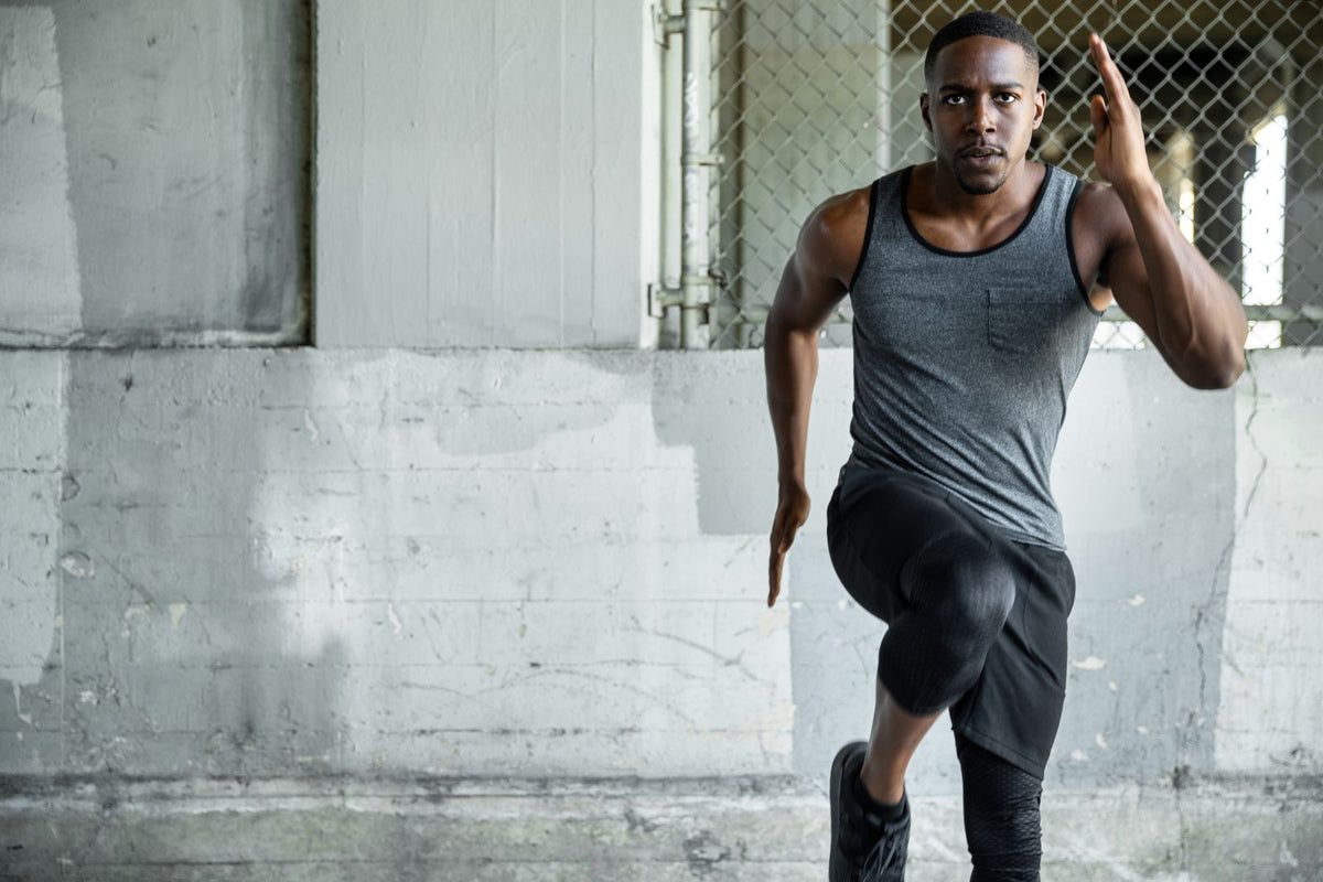 aerobic vs anaerobic: Man doing cardio exercises