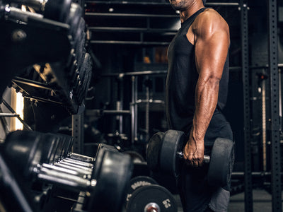 Bulking workout: Man lifting a dumbbell